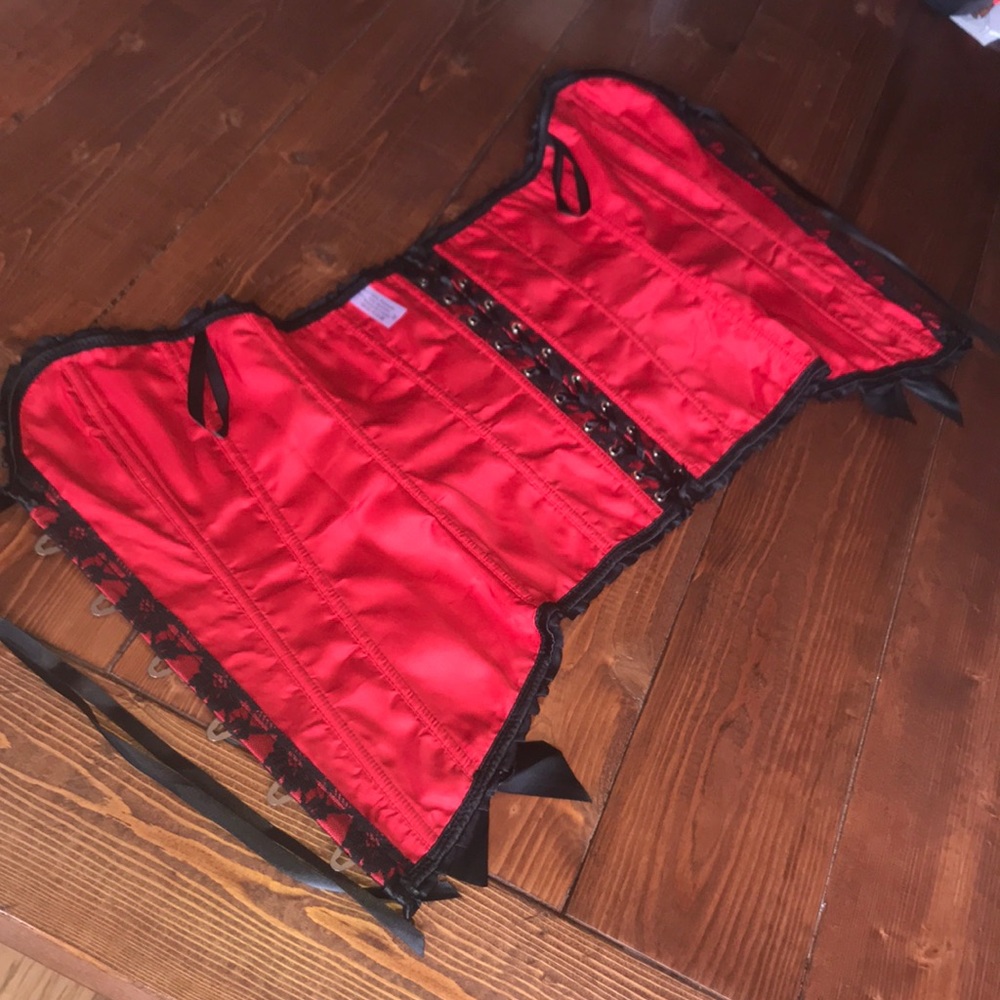 🌹 Sexy Red/Black Bustier Top - Picture 7 of 9